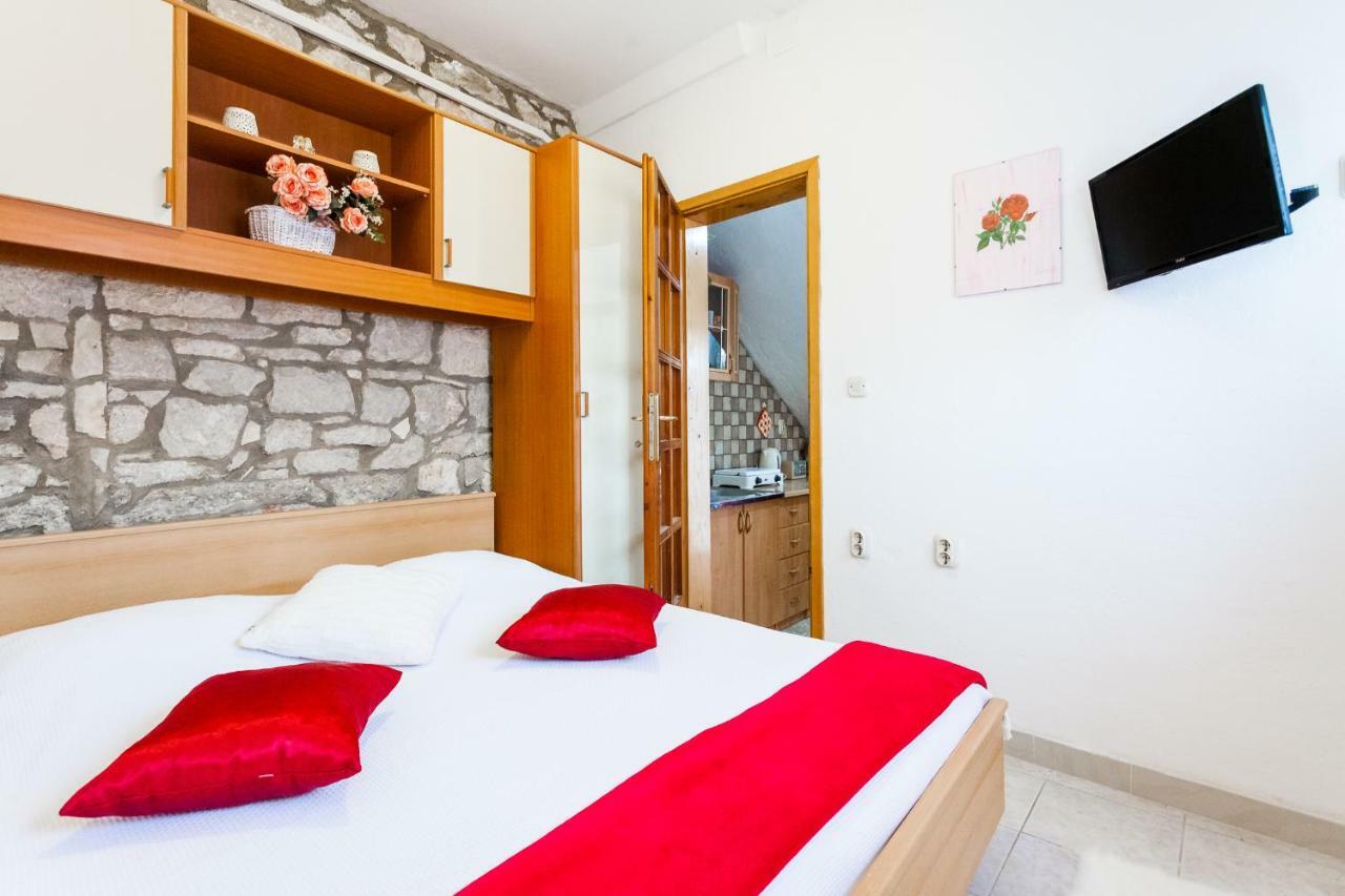 Guest House Mara Vela Luka Eksteriør billede
